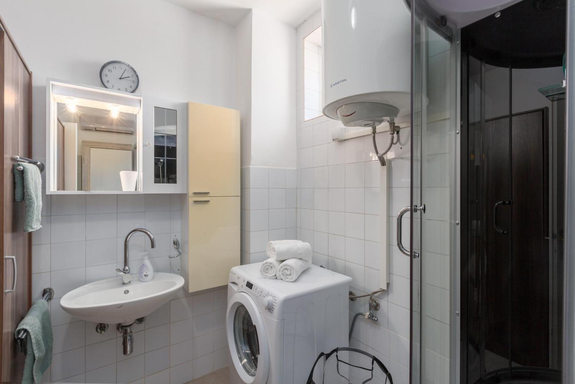 Seaview Apartment Ровинь Экстерьер фото